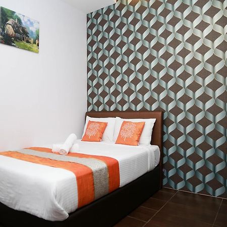 Oyo 250 Palazzo Hotel Kulai Джохор Бахру Екстериор снимка