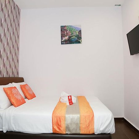 Oyo 250 Palazzo Hotel Kulai Джохор Бахру Екстериор снимка