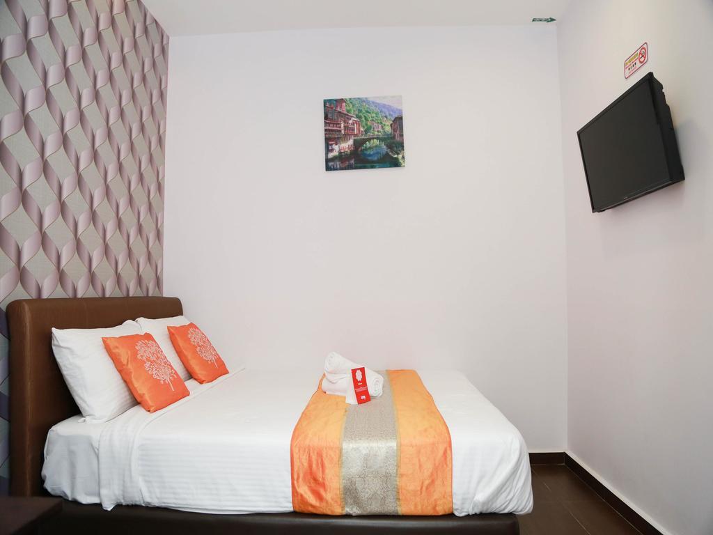 Oyo 250 Palazzo Hotel Kulai Джохор Бахру Екстериор снимка