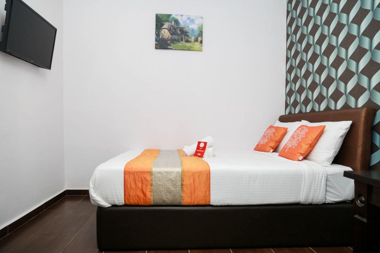 Oyo 250 Palazzo Hotel Kulai Джохор Бахру Екстериор снимка