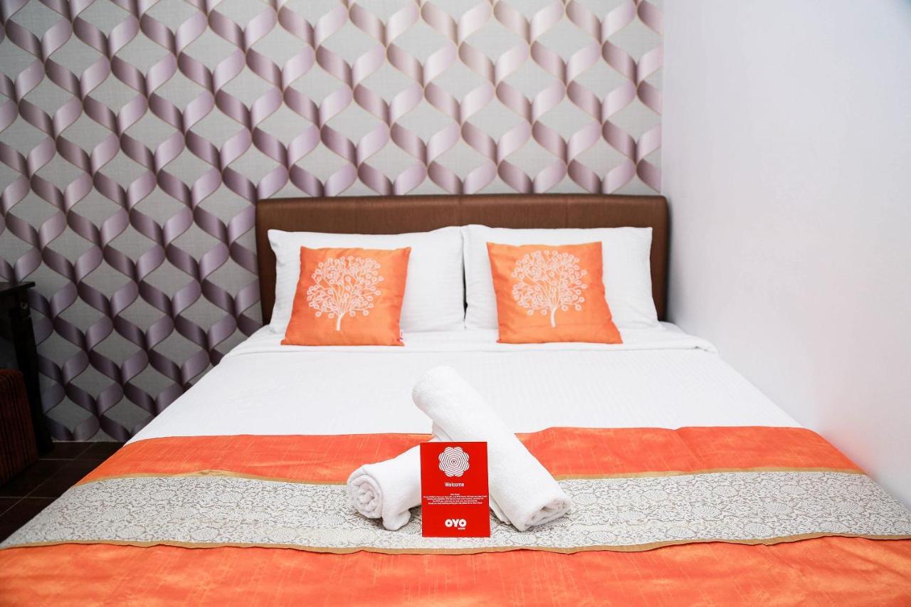 Oyo 250 Palazzo Hotel Kulai Джохор Бахру Екстериор снимка