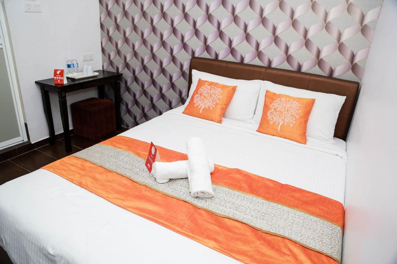 Oyo 250 Palazzo Hotel Kulai Джохор Бахру Екстериор снимка